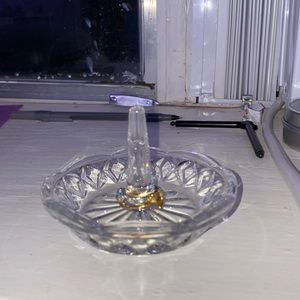 Crystal ring holder